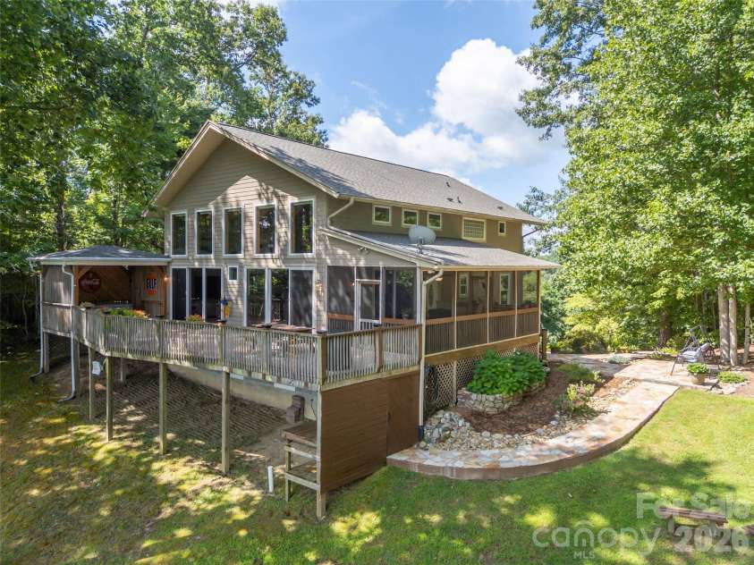 837 Big Raven Lane, Saluda, NC 28773.  MLS# CAR4416376, YatesRealty ID 45594. 