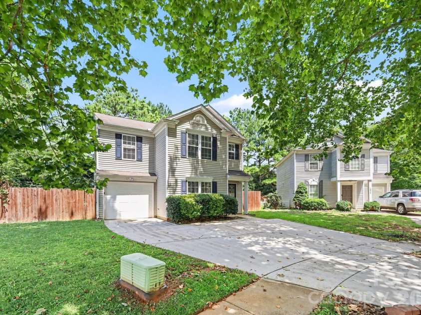 2877 Oasis Lane, Charlotte, NC 28214.  MLS# CAR4412459, YatesRealty ID 45597. 