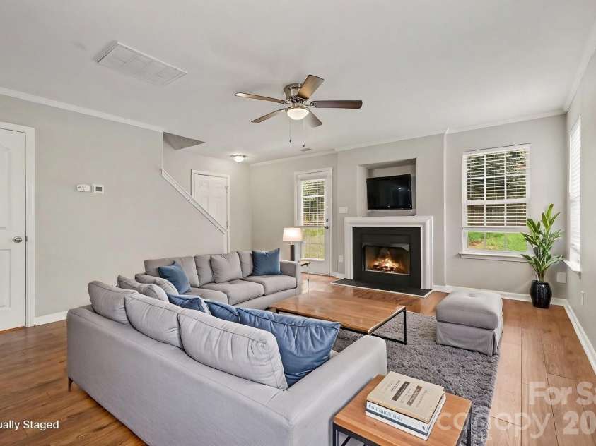 2877 Oasis Lane, Charlotte, NC 28214.  MLS# CAR4412459, YatesRealty ID 45597. 