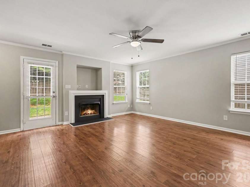 2877 Oasis Lane, Charlotte, NC 28214.  MLS# CAR4412459, YatesRealty ID 45597. 