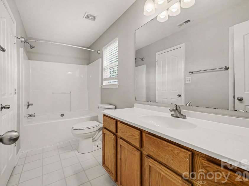2877 Oasis Lane, Charlotte, NC 28214.  MLS# CAR4412459, YatesRealty ID 45597. 