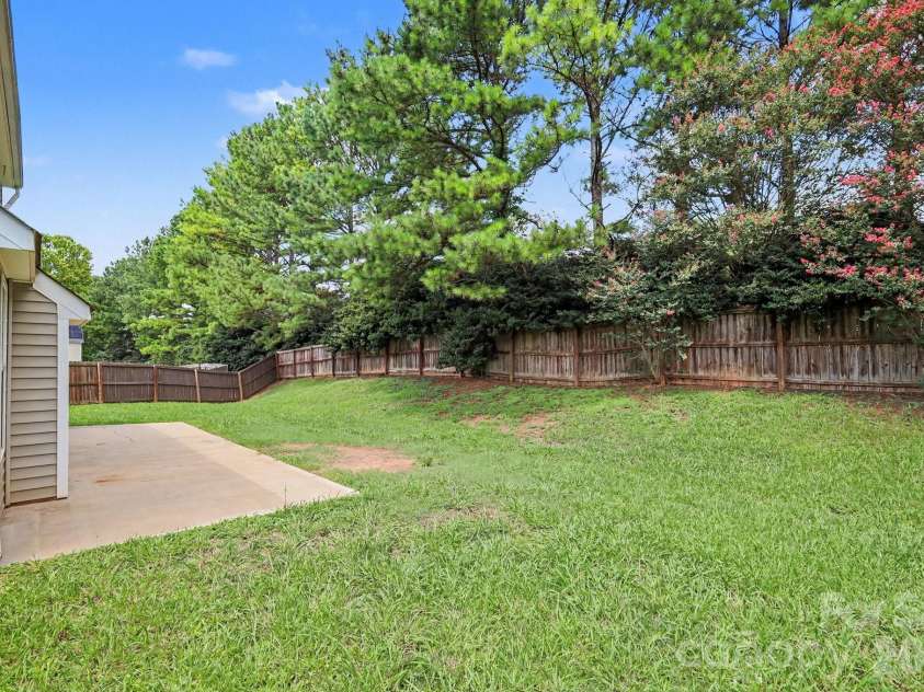 2877 Oasis Lane, Charlotte, NC 28214.  MLS# CAR4412459, YatesRealty ID 45597. 