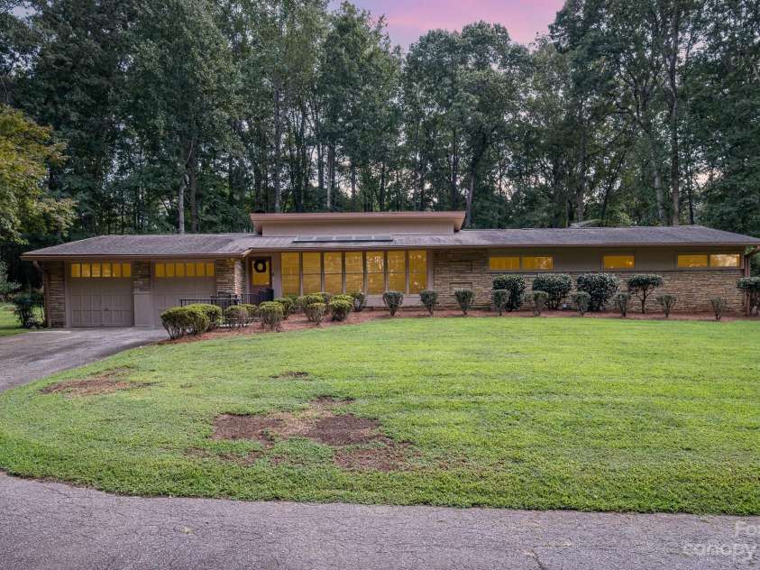 2756 Peachtree Road, Statesville, NC 28625.  MLS# CAR4072282, YatesRealty ID 456. Beautiful