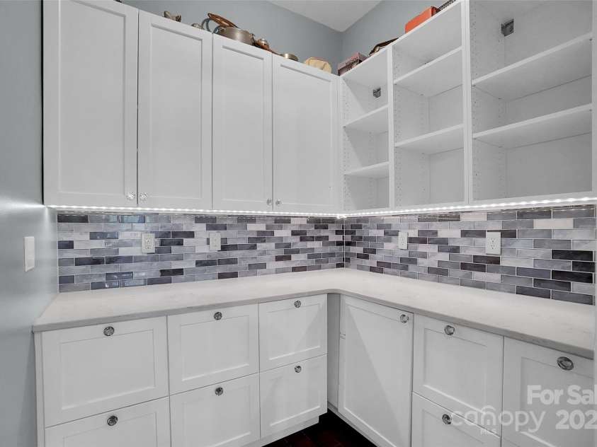 13713 Sunset Bluffs Circle, Huntersville, NC 28078.  MLS# CAR4242347, YatesRealty ID 4560. 