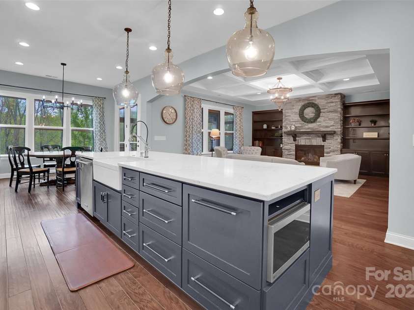 13713 Sunset Bluffs Circle, Huntersville, NC 28078.  MLS# CAR4242347, YatesRealty ID 4560. 