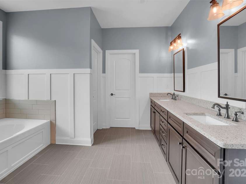 13713 Sunset Bluffs Circle, Huntersville, NC 28078.  MLS# CAR4242347, YatesRealty ID 4560. 