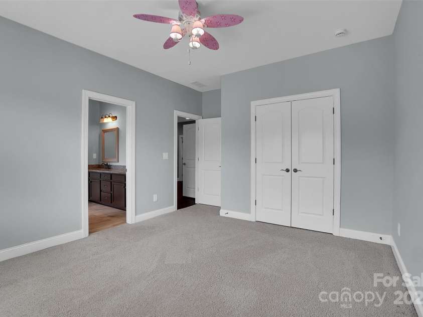 13713 Sunset Bluffs Circle, Huntersville, NC 28078.  MLS# CAR4242347, YatesRealty ID 4560. 