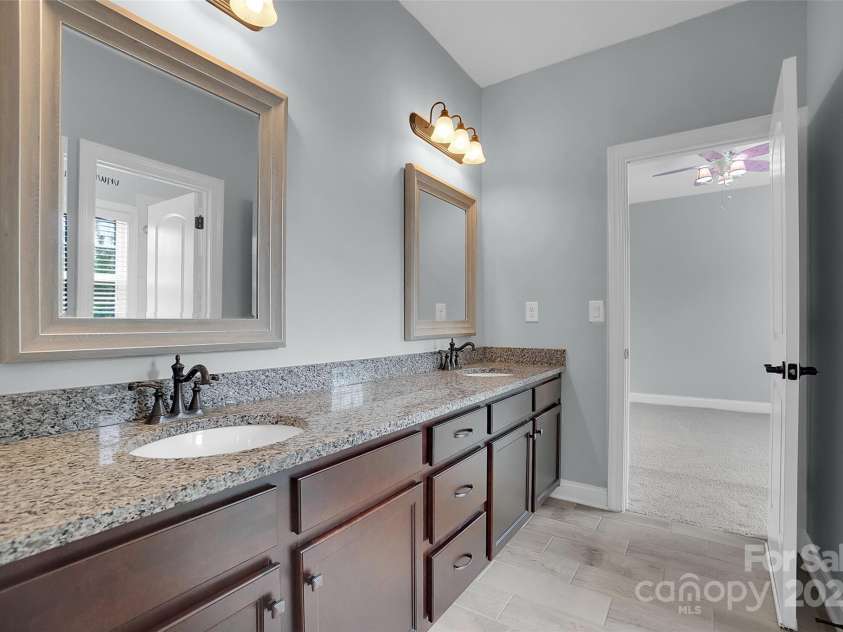 13713 Sunset Bluffs Circle, Huntersville, NC 28078.  MLS# CAR4242347, YatesRealty ID 4560. 