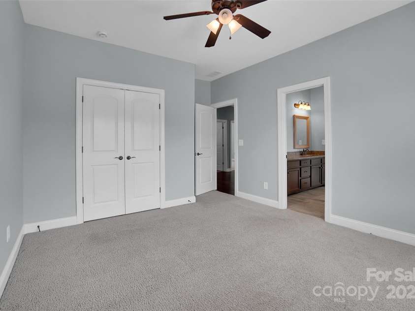 13713 Sunset Bluffs Circle, Huntersville, NC 28078.  MLS# CAR4242347, YatesRealty ID 4560. 