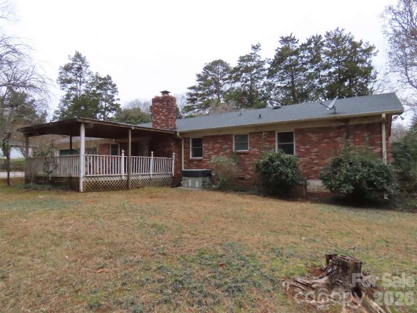 7636 Michael Drive, Charlotte, NC 28215.  MLS# CAR4341071, YatesRealty ID 4560. 