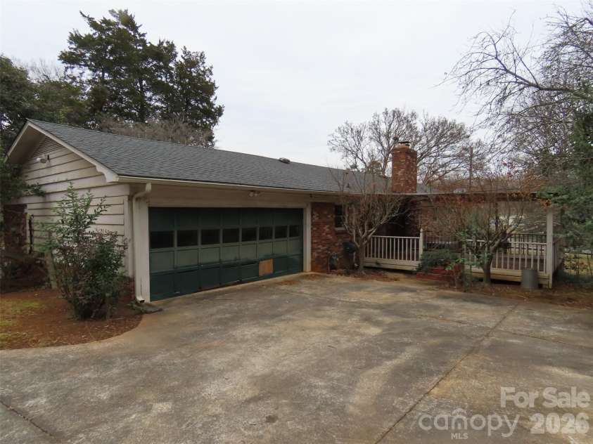 7636 Michael Drive, Charlotte, NC 28215.  MLS# CAR4341071, YatesRealty ID 4560. 