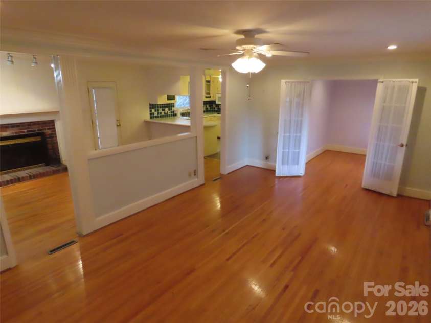 7636 Michael Drive, Charlotte, NC 28215.  MLS# CAR4341071, YatesRealty ID 4560. 