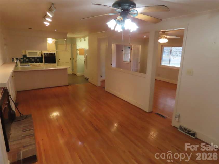 7636 Michael Drive, Charlotte, NC 28215.  MLS# CAR4341071, YatesRealty ID 4560. 