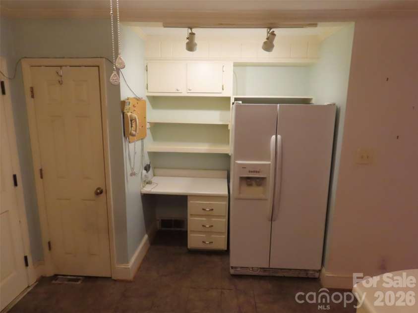 7636 Michael Drive, Charlotte, NC 28215.  MLS# CAR4341071, YatesRealty ID 4560. 