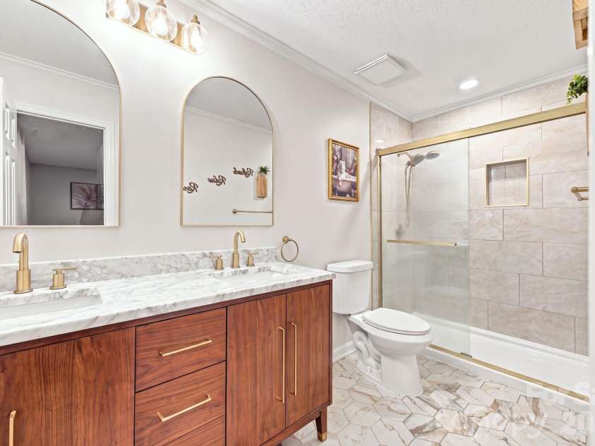 436 Peace Haven Road, Winston Salem, NC 27103.  MLS# CAR4416574, YatesRealty ID 45601. 