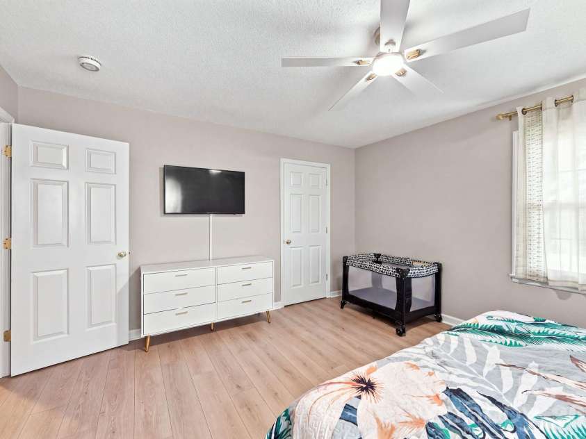 436 Peace Haven Road, Winston Salem, NC 27103.  MLS# CAR4416574, YatesRealty ID 45601. 