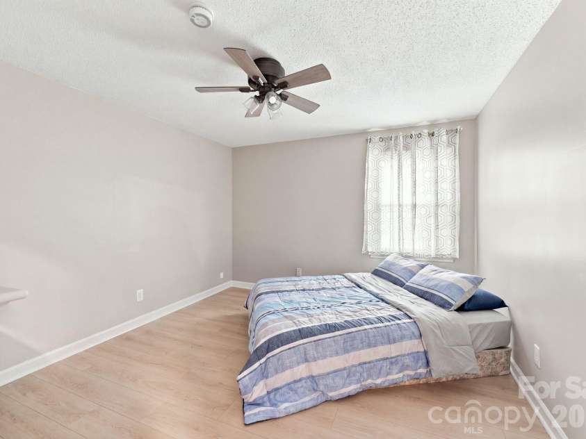 436 Peace Haven Road, Winston Salem, NC 27103.  MLS# CAR4416574, YatesRealty ID 45601. 
