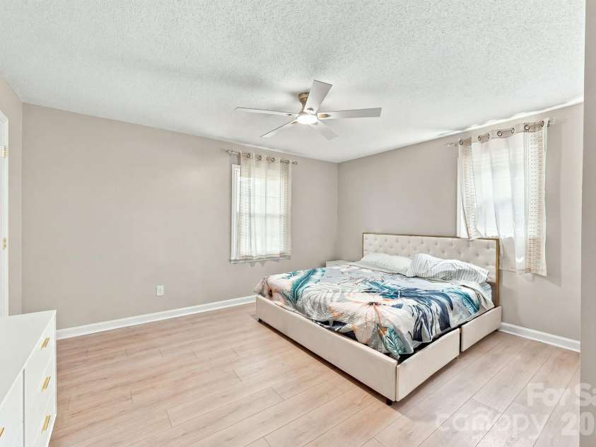 436 Peace Haven Road, Winston Salem, NC 27103.  MLS# CAR4416574, YatesRealty ID 45601. 
