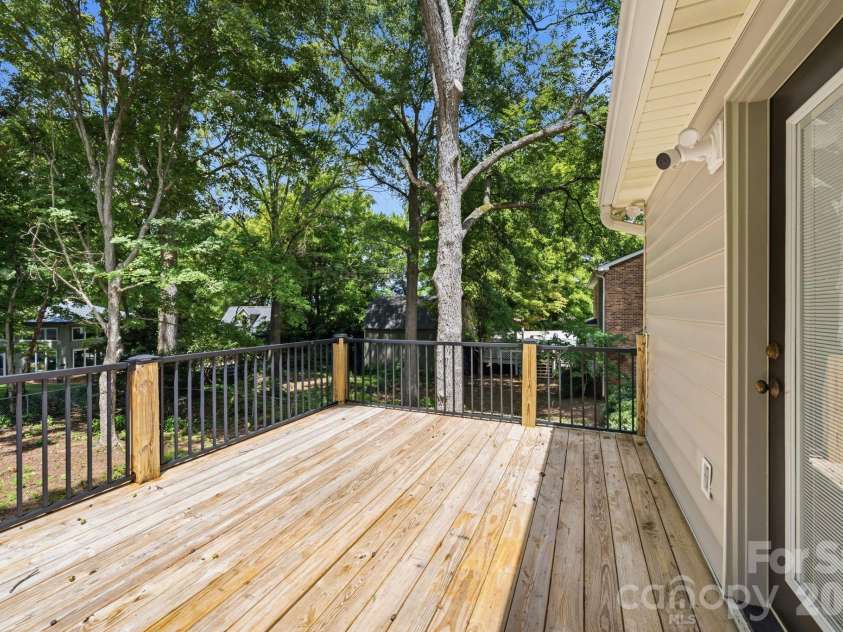 436 Peace Haven Road, Winston Salem, NC 27103.  MLS# CAR4416574, YatesRealty ID 45601. 