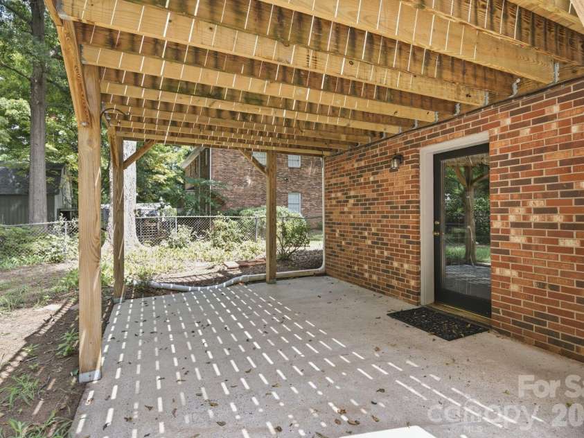 436 Peace Haven Road, Winston Salem, NC 27103.  MLS# CAR4416574, YatesRealty ID 45601. 
