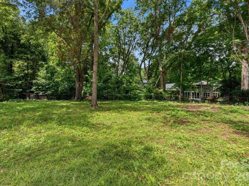 436 Peace Haven Road, Winston Salem, NC 27103.  MLS# CAR4416574, YatesRealty ID 45601. 