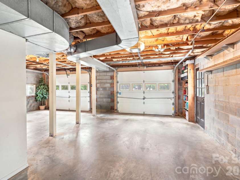 436 Peace Haven Road, Winston Salem, NC 27103.  MLS# CAR4416574, YatesRealty ID 45601. 