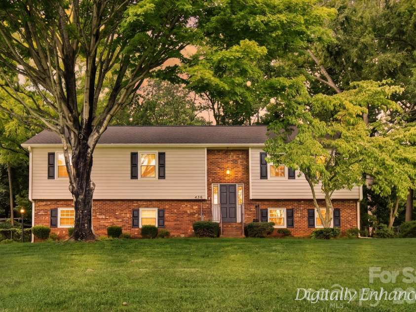 436 Peace Haven Road, Winston Salem, NC 27103.  MLS# CAR4416574, YatesRealty ID 45601. 