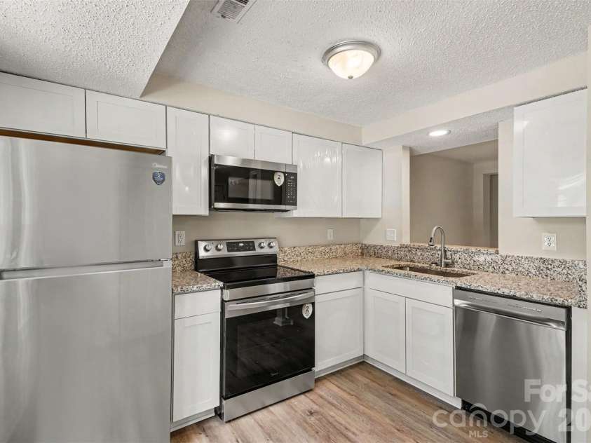 5912 Bayswater Lane, Charlotte, NC 28212.  MLS# CAR4416604, YatesRealty ID 45602. 