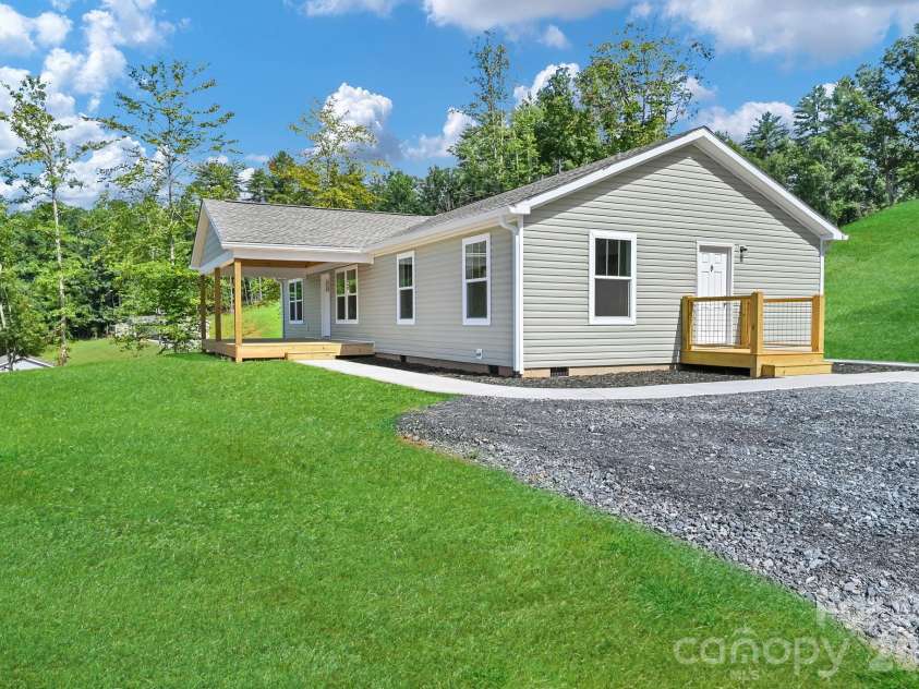 35 Rutledge Lane, Mars Hill, NC 28753.  MLS# CAR4416551, YatesRealty ID 45603. 