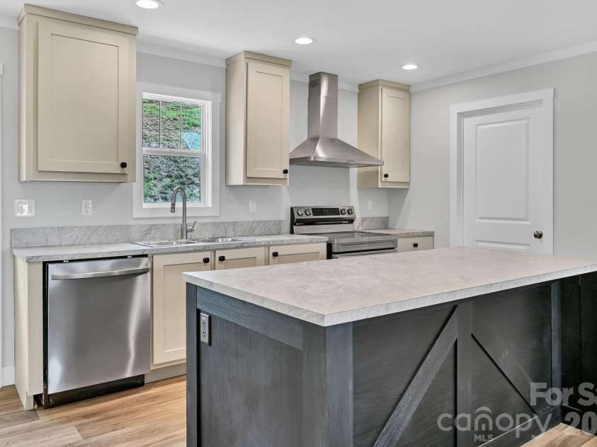 35 Rutledge Lane, Mars Hill, NC 28753.  MLS# CAR4416551, YatesRealty ID 45603. 
