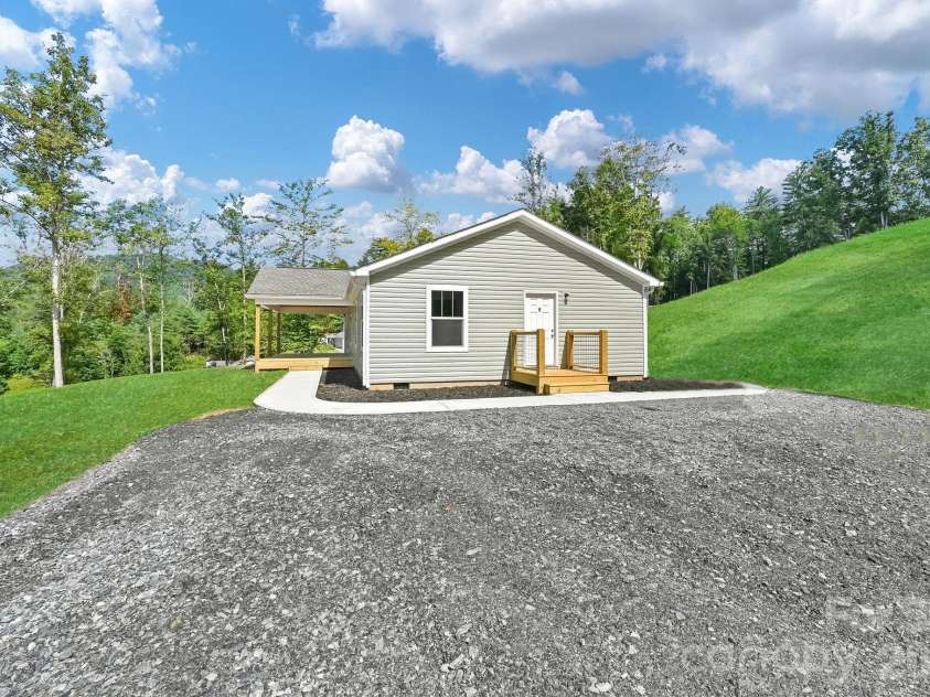 35 Rutledge Lane, Mars Hill, NC 28753.  MLS# CAR4416551, YatesRealty ID 45603. 