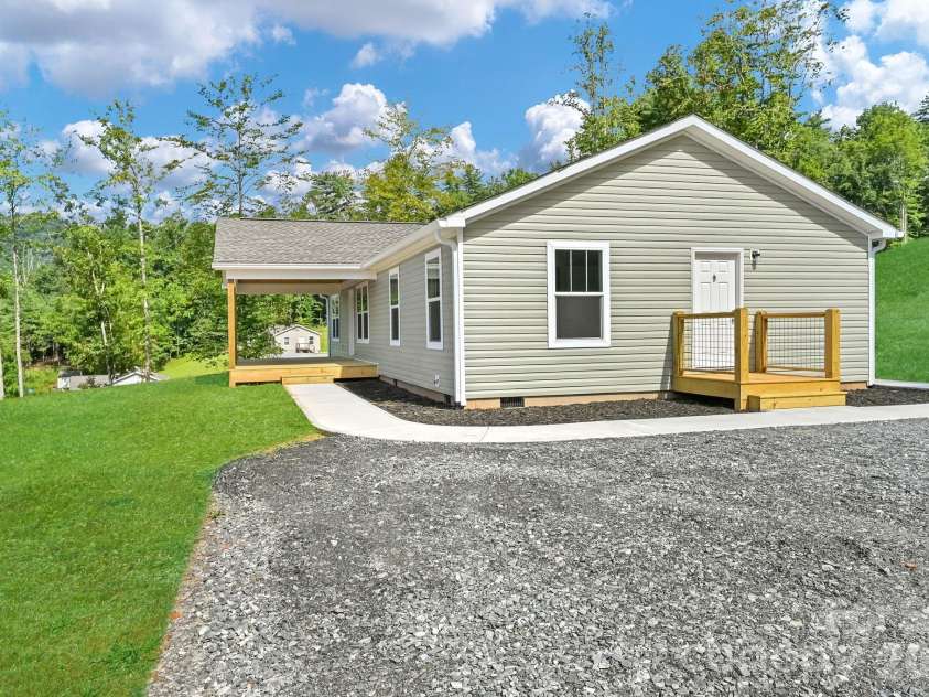 35 Rutledge Lane, Mars Hill, NC 28753.  MLS# CAR4416551, YatesRealty ID 45603. 