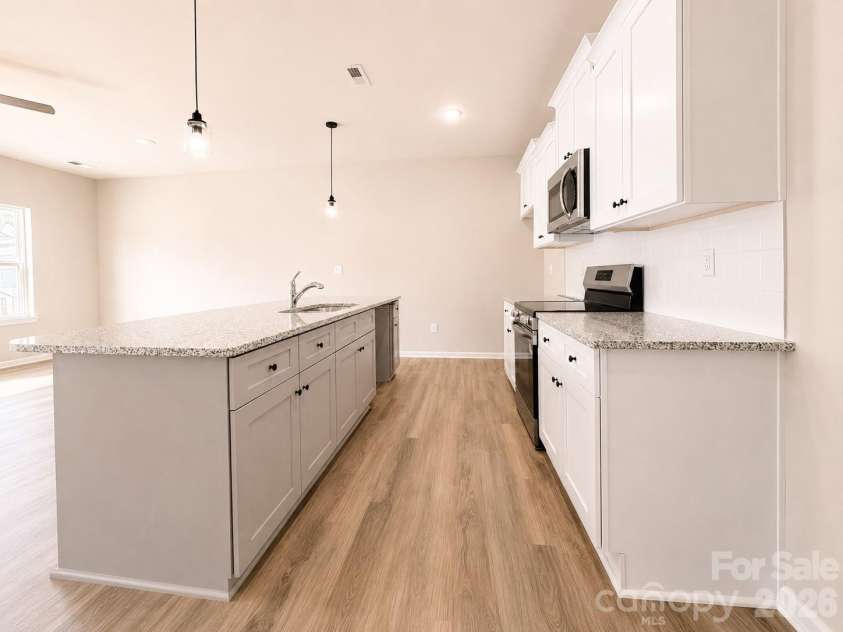 3048 Aberleaf Lane, Charlotte, NC 28227.  MLS# CAR4416602, YatesRealty ID 45604. 