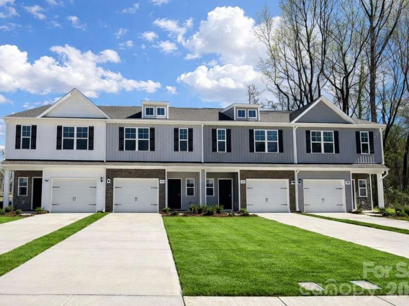 3048 Aberleaf Lane, Charlotte, NC 28227.  MLS# CAR4416602, YatesRealty ID 45604. 