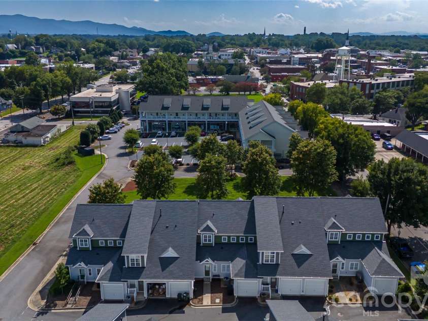 105 Commons Drive, Morganton, NC 28655.  MLS# CAR4416627, YatesRealty ID 45605. 
