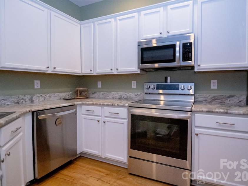 105 Commons Drive, Morganton, NC 28655.  MLS# CAR4416627, YatesRealty ID 45605. 