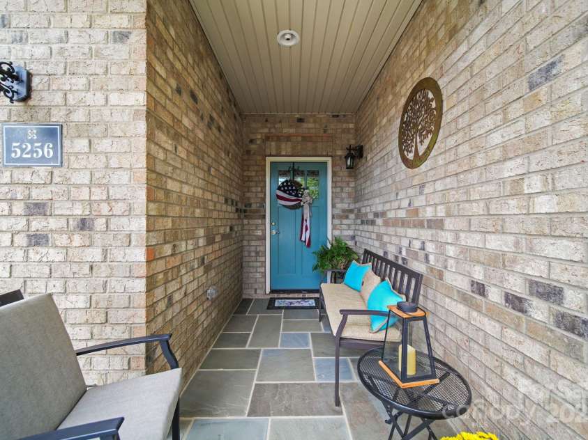 5256 Courtyard Lane, Belmont, NC 28012.  MLS# CAR4299282, YatesRealty ID 4561. Entryway
