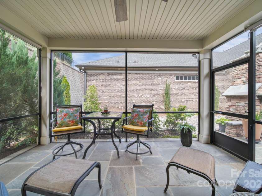 5256 Courtyard Lane, Belmont, NC 28012.  MLS# CAR4299282, YatesRealty ID 4561. Primary suite retreat!