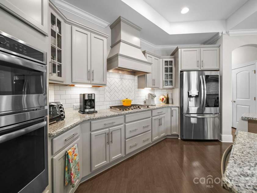 5256 Courtyard Lane, Belmont, NC 28012.  MLS# CAR4299282, YatesRealty ID 4561. Wonderful upgrades in this kitchen