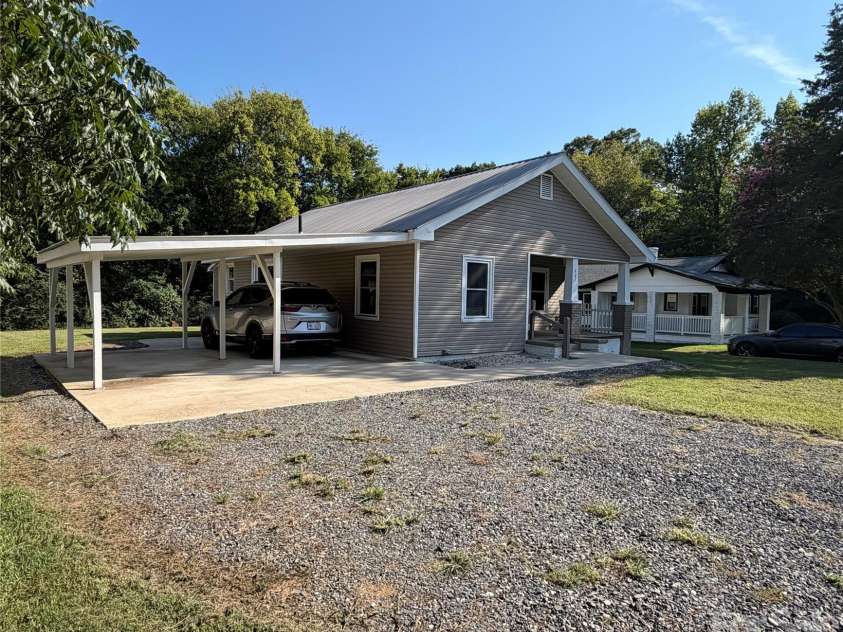 427 Whitley Street, Norwood, NC 28128.  MLS# CAR4416217, YatesRealty ID 45614. 
