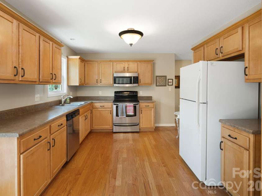 16 Heather Mist Drive, Weaverville, NC 28787.  MLS# CAR4416646, YatesRealty ID 45615. 