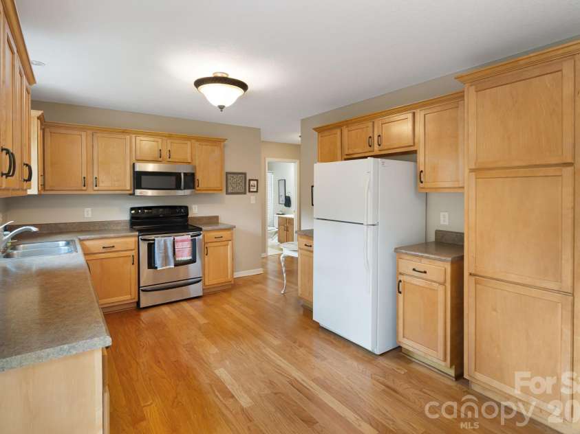 16 Heather Mist Drive, Weaverville, NC 28787.  MLS# CAR4416646, YatesRealty ID 45615. 