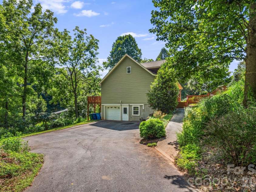 16 Heather Mist Drive, Weaverville, NC 28787.  MLS# CAR4416646, YatesRealty ID 45615. 