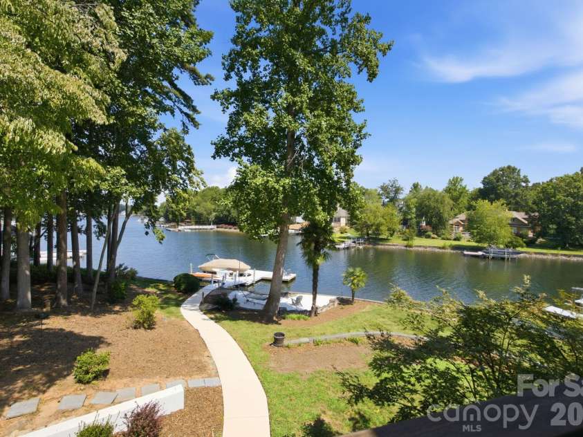 19318 Mary Ardrey Circle, Cornelius, NC 28031.  MLS# CAR4416590, YatesRealty ID 45616. 