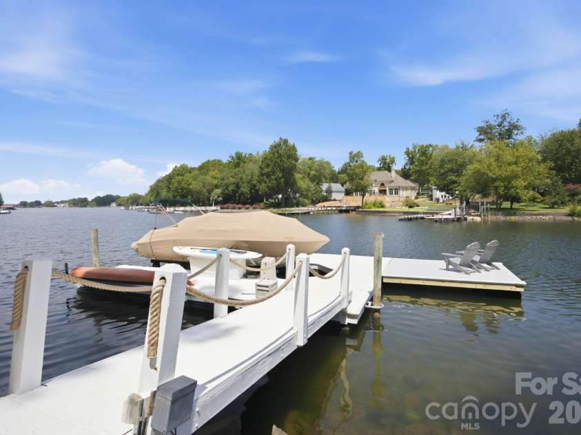 19318 Mary Ardrey Circle, Cornelius, NC 28031.  MLS# CAR4416590, YatesRealty ID 45616. 