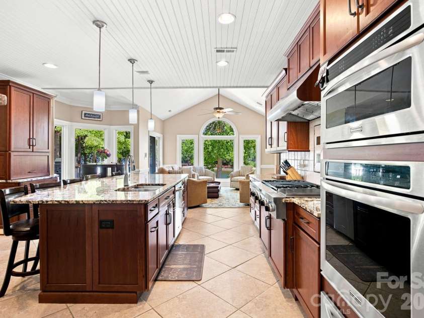 19318 Mary Ardrey Circle, Cornelius, NC 28031.  MLS# CAR4416590, YatesRealty ID 45616. 
