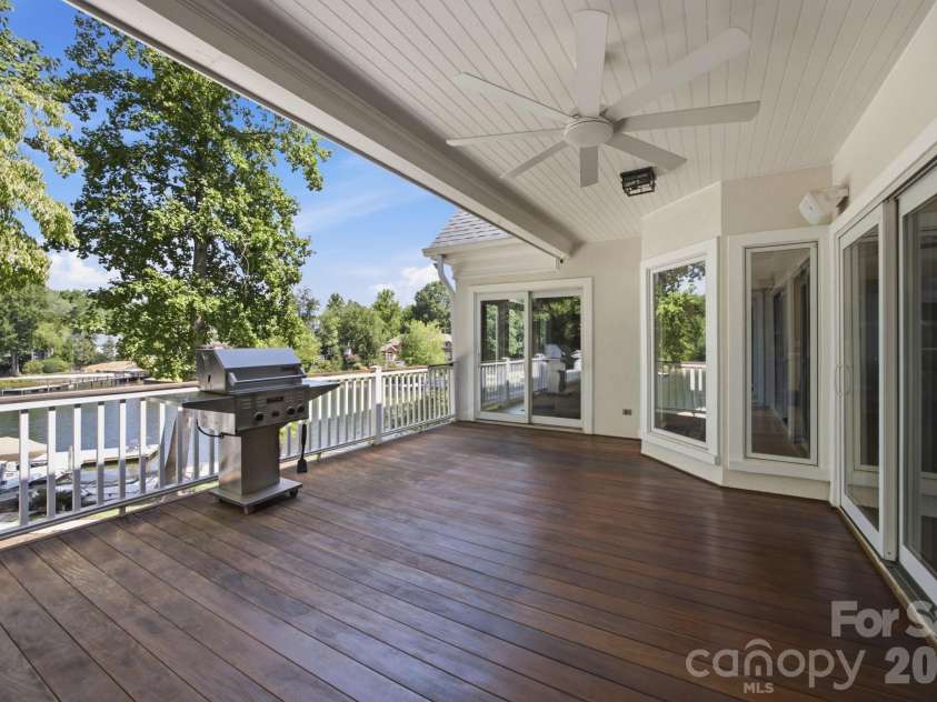 19318 Mary Ardrey Circle, Cornelius, NC 28031.  MLS# CAR4416590, YatesRealty ID 45616. 