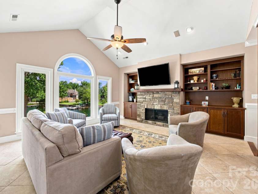 19318 Mary Ardrey Circle, Cornelius, NC 28031.  MLS# CAR4416590, YatesRealty ID 45616. 