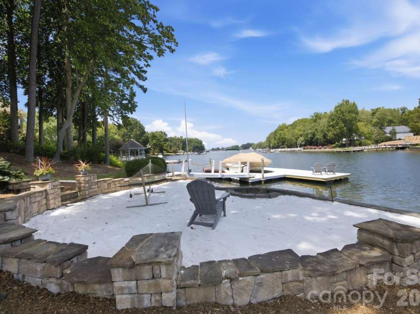 19318 Mary Ardrey Circle, Cornelius, NC 28031.  MLS# CAR4416590, YatesRealty ID 45616. 