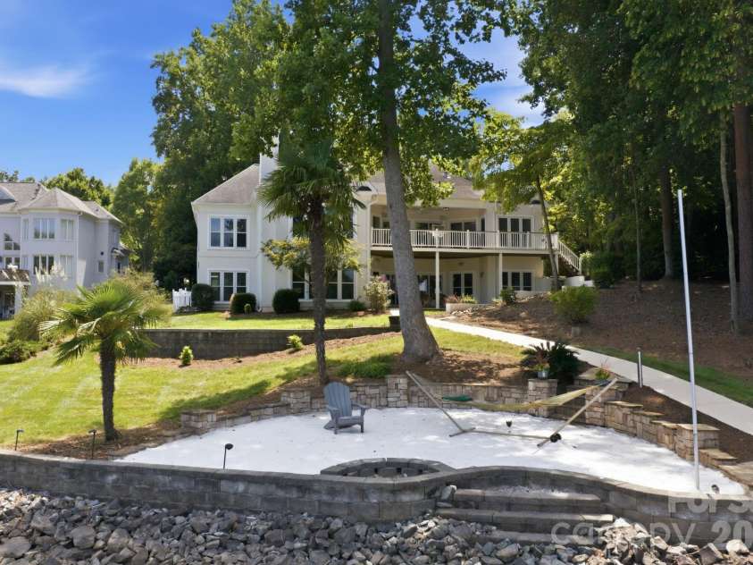 19318 Mary Ardrey Circle, Cornelius, NC 28031.  MLS# CAR4416590, YatesRealty ID 45616. 
